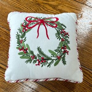 Park Designs Christmas 10” square accent pillow. Cream w/red and green wreath.
